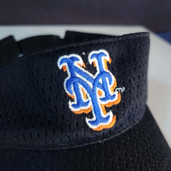 3/$25 New York Mets Black Promo Visor with Embroidered Logo - Picture 2 of 7